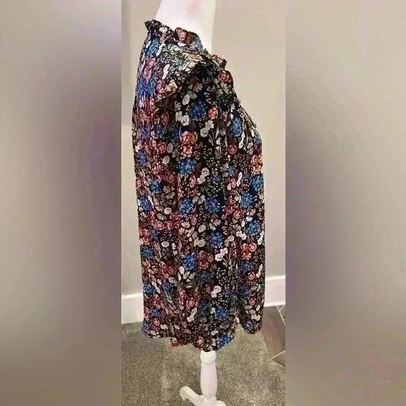 ✨Lauren Conrad size large flowy blouse floral - Picture 2 of 6